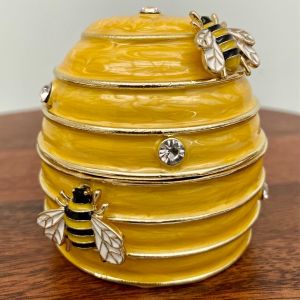 At Home in the Country - Enamel Beehive Box